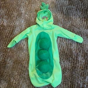 ADORABLE Baby Pea Pod costume!